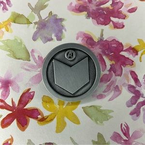 Hawkeye Marvel Avengers Symbols Hidden Disney Pin